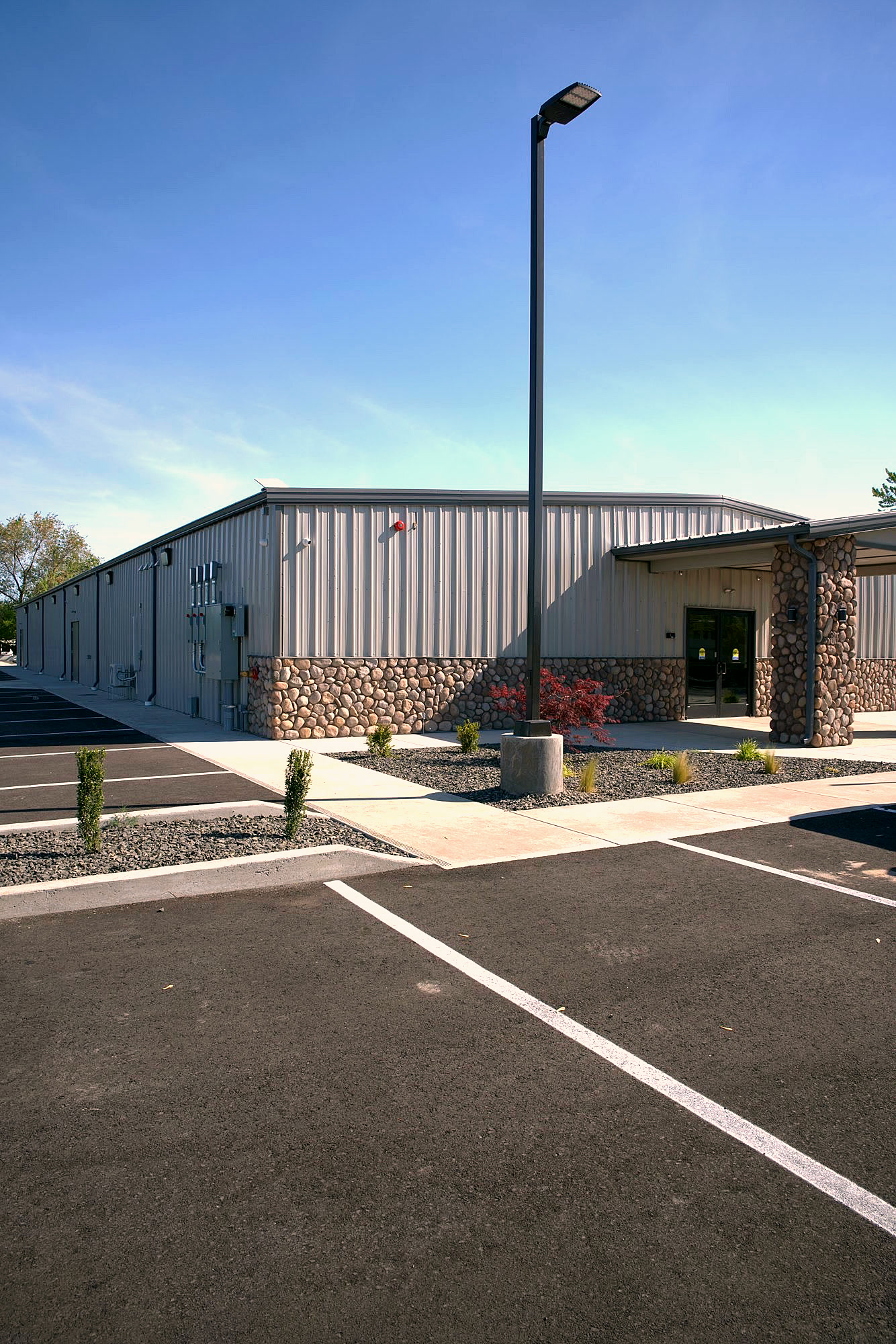 Warehouse & Commercial Building — photo 2