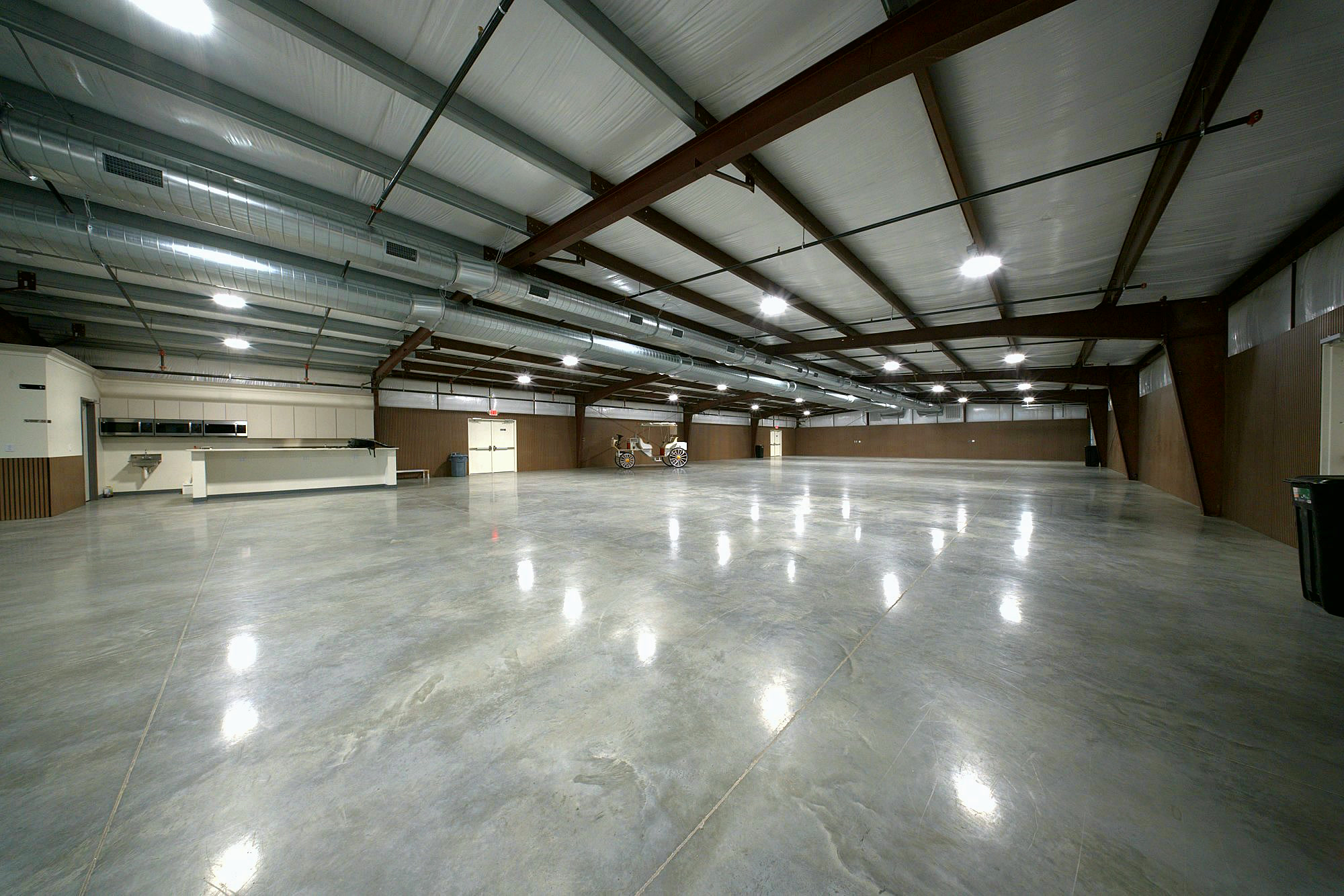 Warehouse & Commercial Building — photo 3