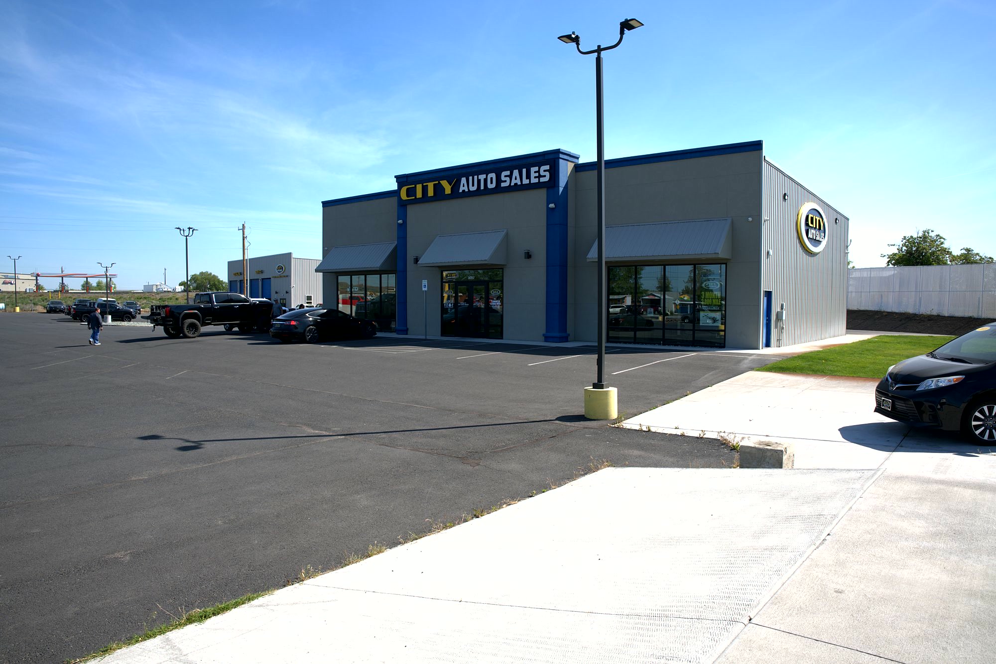 Auto dealership facility built by Prewitt Construction